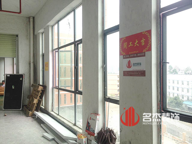 桦洋盛世办公室午夜视频免费在线.jpg