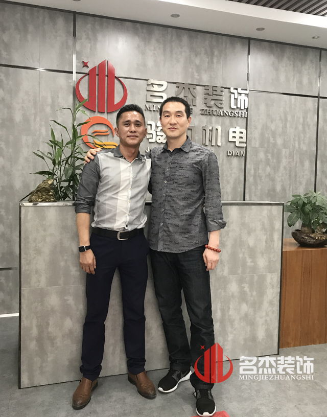 白云办公室午夜视频免费在线.jpg