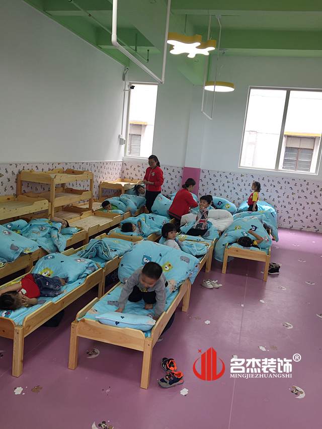幼儿园休息室午夜视频免费在线.jpg
