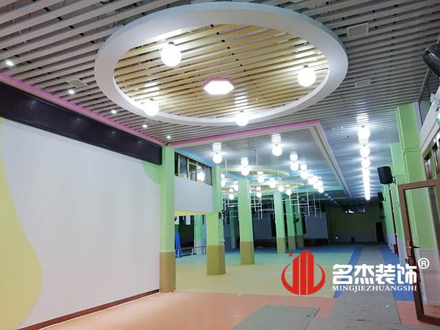 幼儿园午夜视频免费在线.jpg