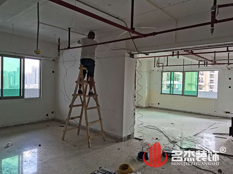 办公室午夜视频免费在线