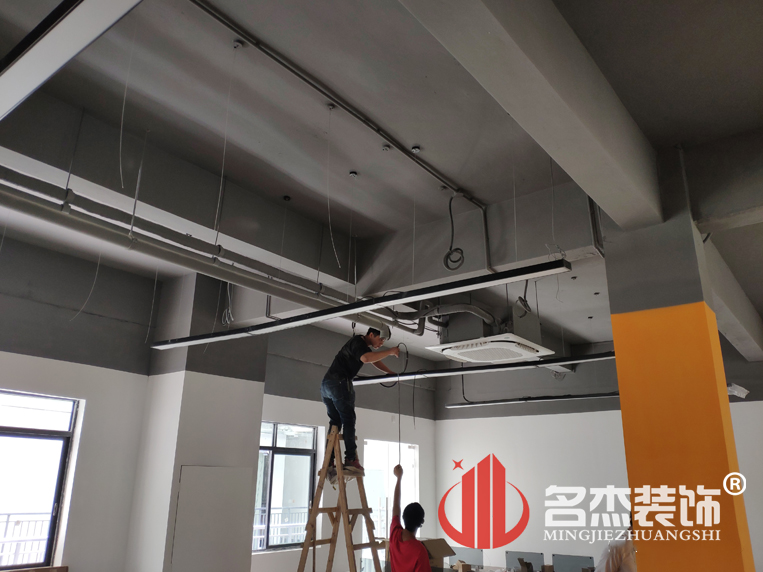 办公室午夜视频免费在线