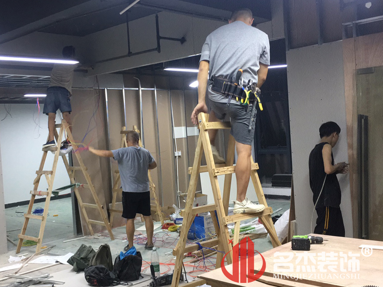 办公室午夜视频免费在线