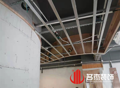 巡工地日记，鉴丰香精香料办公室午夜视频免费在线项目紧张进行中