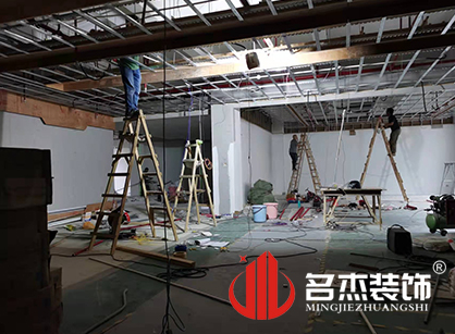 巡工地日记，斯柏美科技办公室午夜视频免费在线项目紧张进行中